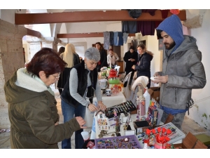 Kuşadası’nda El Sanatları Yeni Yıl Pazarı Açıldı