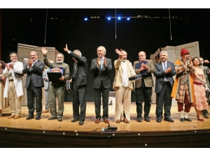 Kütahya’da Komik-i Şehir Naşit Bey Tiyatro Gösterimi