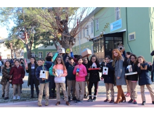 Spil Ortaokulu Öğrencileri Kuşlara Umut Oldu