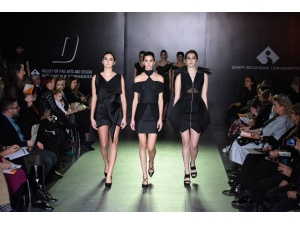 Modacı Öğrencilerin Defilesine Büyük İlgi