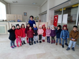 Minik Öğrencilerden Anlamlı Yılbaşı Kartları