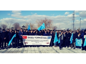 Öğrenciler Doğu Türkistan’daki Zulmü Haykırdı