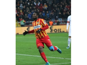 Asamoah Gyan’dan Açıklama ’’Kasıtlı Olarak Asılsız Haberler Yapılıyor’’
