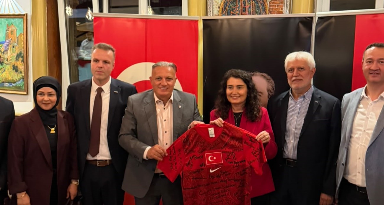 atff-baskani-ayhan-yildiz-dan-baskonsolos-kacar-a-veda-hediyesi