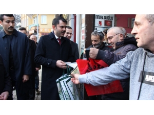 Çevre Ve Şehircilik Bakanı Kurum Trabzon’da Kadınlar Pazarı’na Gitti, Bez Torba Dağıttı