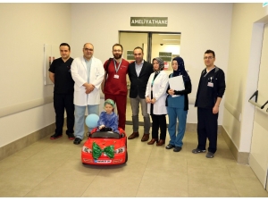 Çocuklar Ameliyata Akülü Araba İle Gidiyor