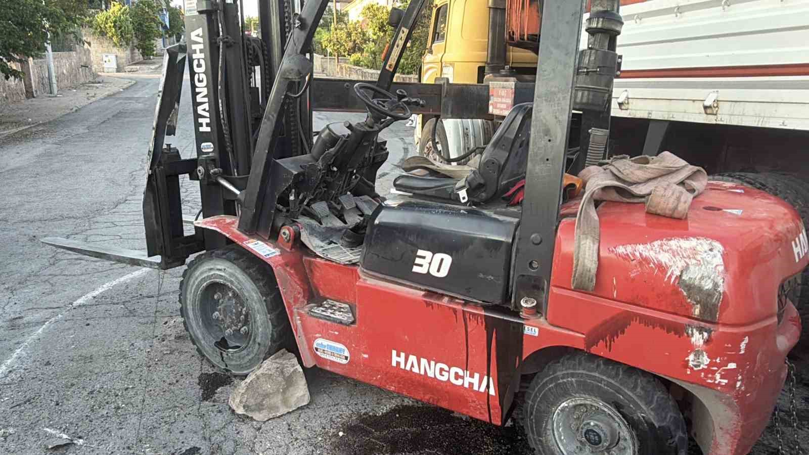 kontrolden-cikan-forklift-yan-yatti-1-yarali