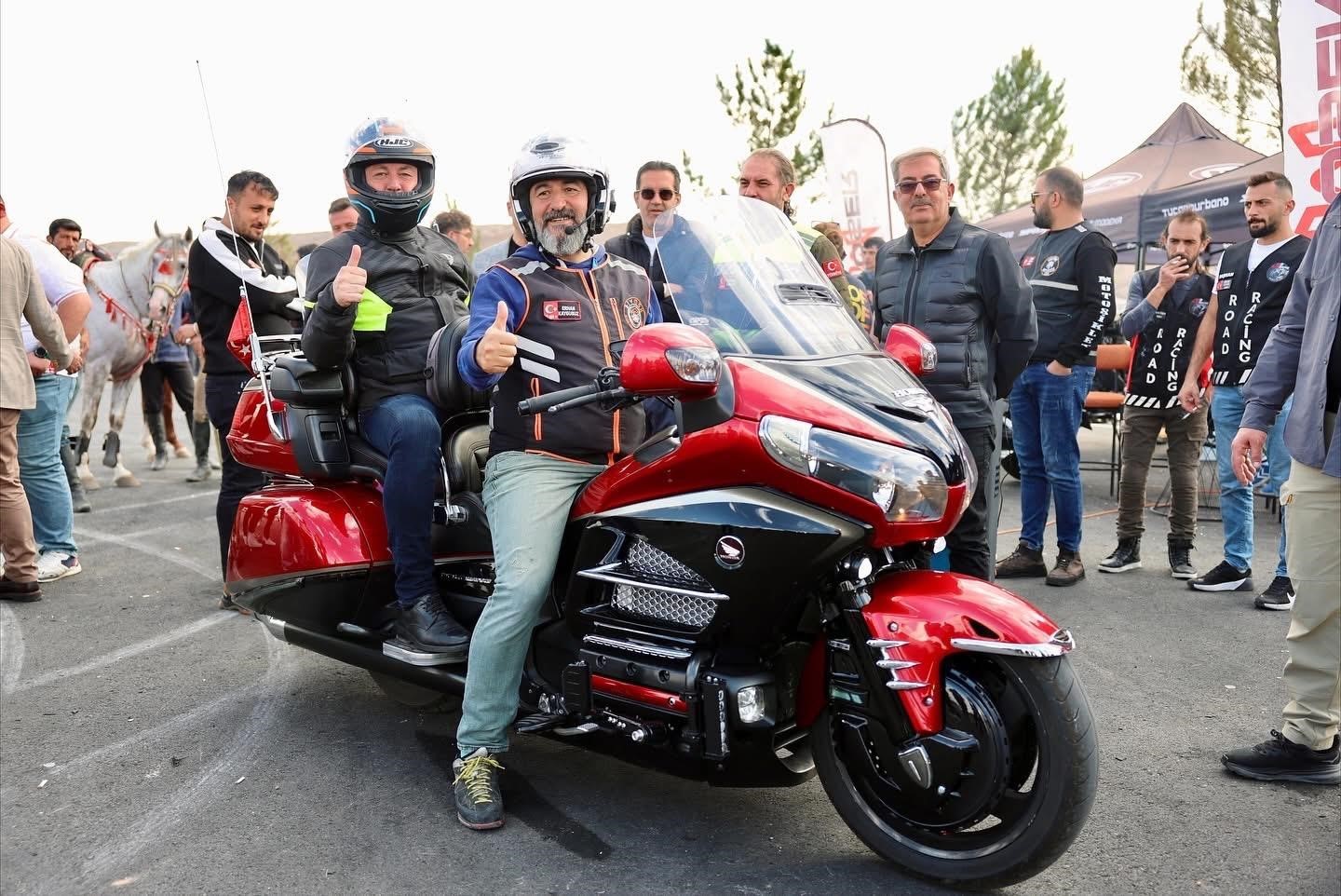 2-bin-motorcu-sivas-a-geliyor