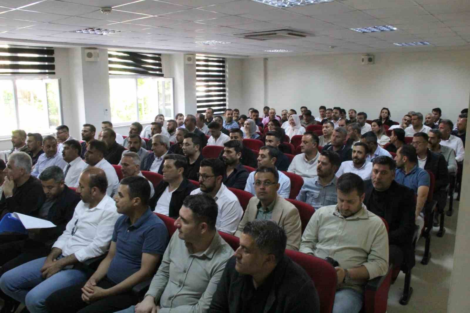 cizre-de-okul-mudurleri-toplantisinda-egitim-masaya-yatirildi