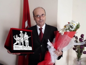 Eskişehirli Sanatçı "Dörtyol İlk Kurşun Destanı" Şiiri İle İkincilik Ödülü Aldı