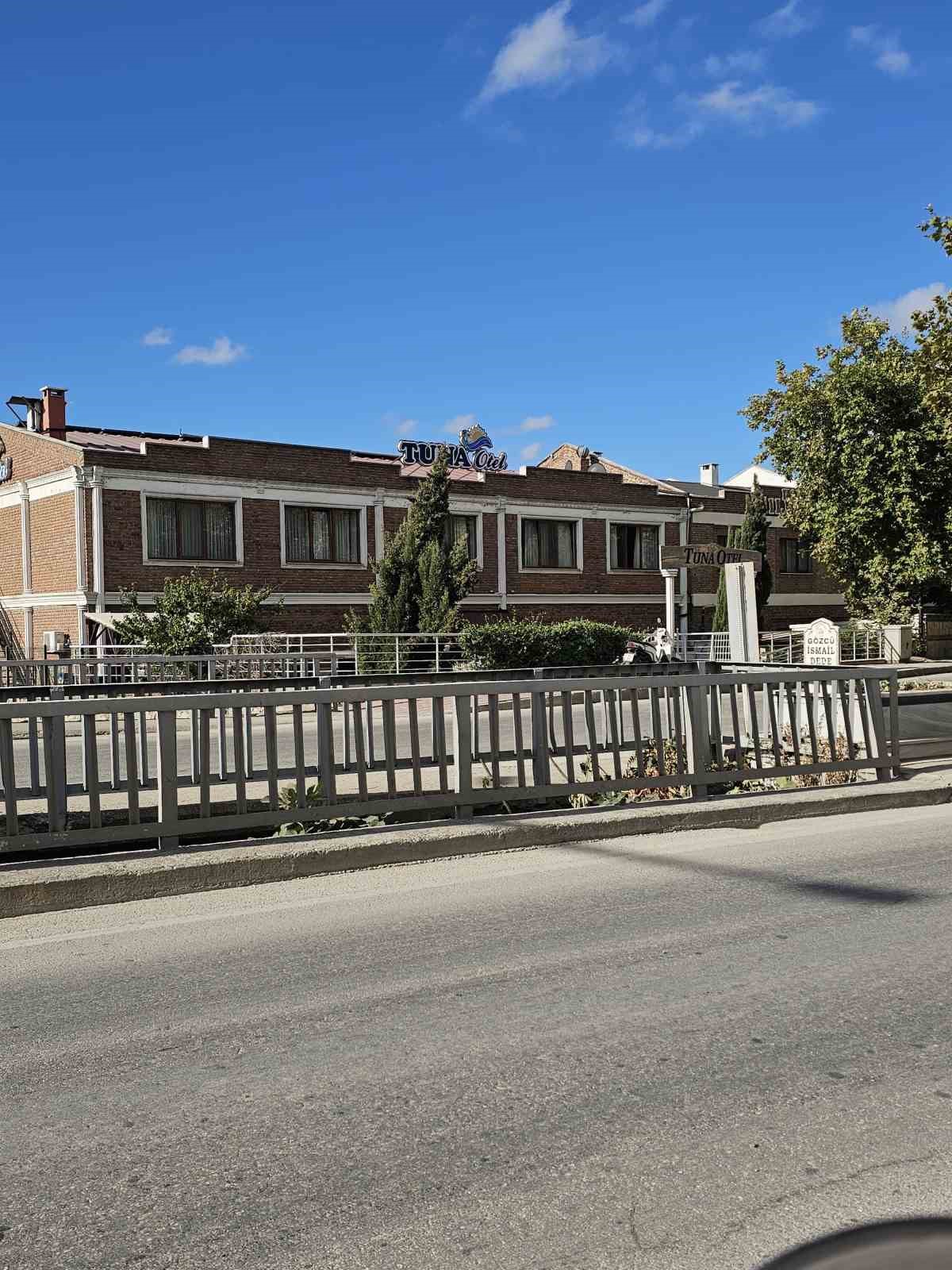 unlu-is-adaminin-kaldigi-otel-odasinda-skandal