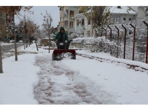 Ekipler, Buzlanmaya Karşı Çalışma Yapıyor