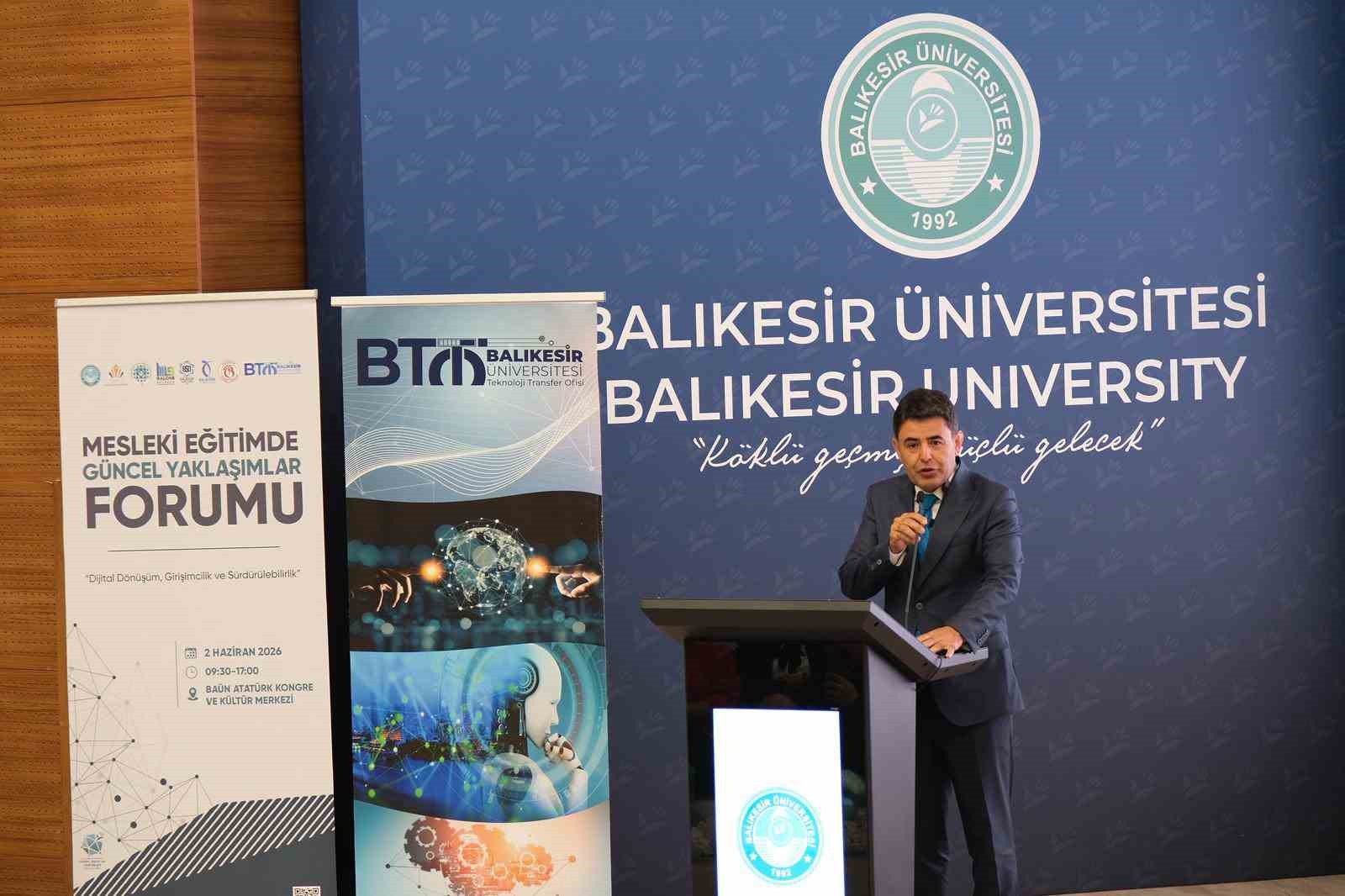 bakan-yardimcisi-boyraz-mesleki-egitimde-guncel-yaklasimlar-forumu-nda-ogrencilerle-bulustu