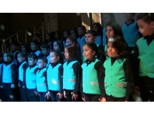 Çocuklardan Yeni Yıl Şarkısı