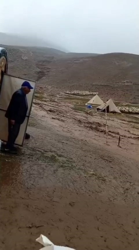 tunceli-de-selin-vurdugu-yaylalarda-ureticiler-zor-anlar-yasadi