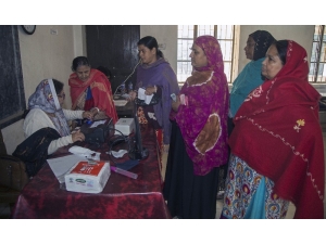 Bangladeş Yoğun Güvenlik Önlemleri Altında Sandık Başında