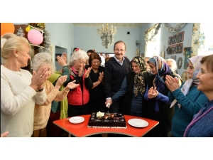 Yaşlı Evi’nde Erken Yılbaşı