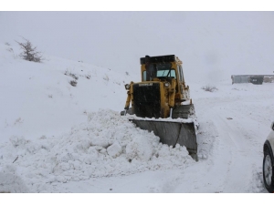 Elazığ’da Karla Kapanan 332 Köy Yolu Açıldı