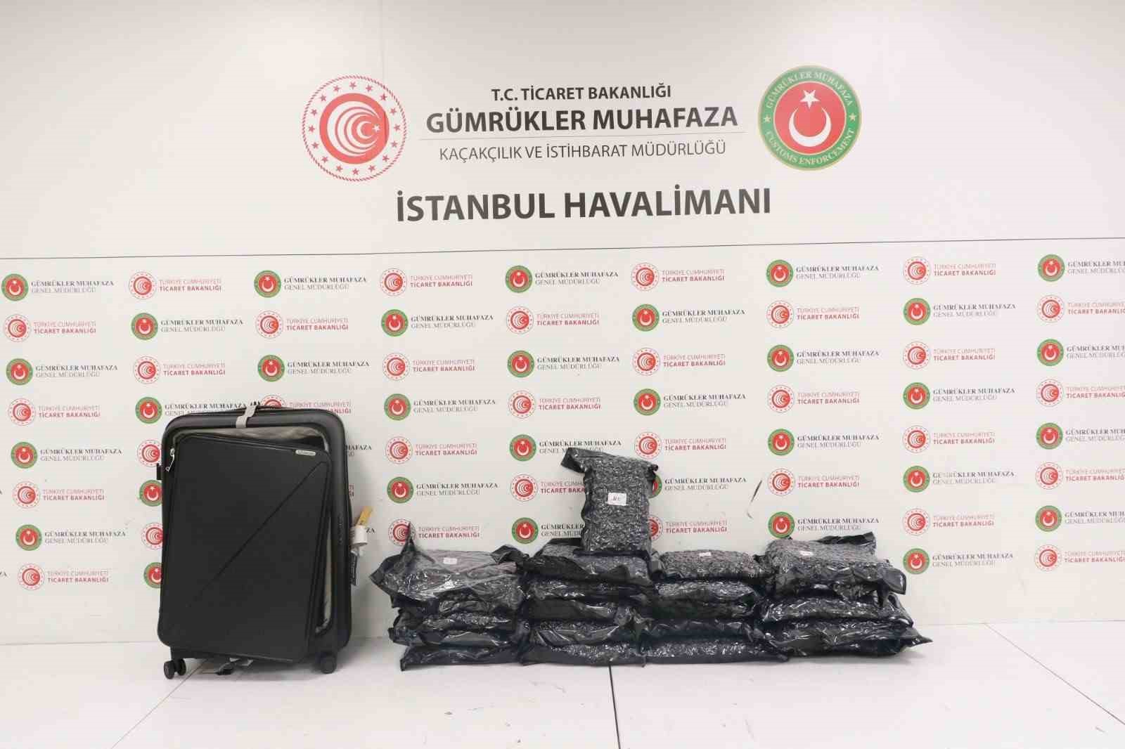 istanbul-havalimani-nda-uyusturucu-operasyonu-22-5-kilogram-esrar-ele-gecirildi