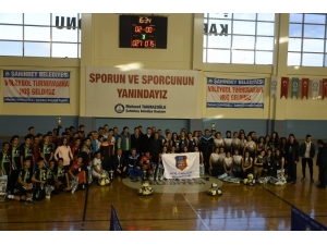 Öğrenciler Kurtuluş Kupası İçin Mücadele Etti