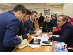 Vali Yavuz, Vatandaşları Dinlemeye Devam Ediyor