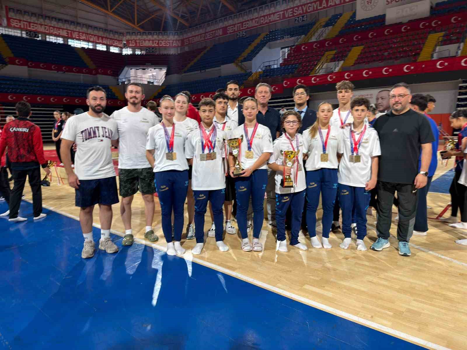 bolu-cimnastik-spor-kulubu-sporculari-cin-yolcusu