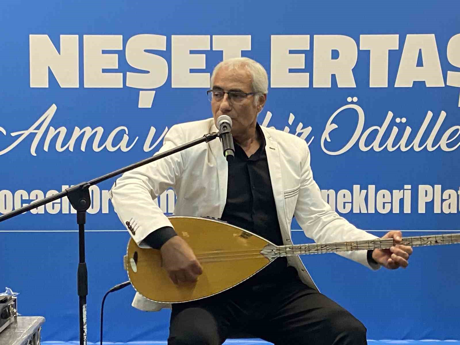 neset-ertas-turkuleriyle-anildi