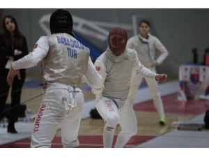 Eskrim Büyükler Flöre Şampiyonası Yapıldı