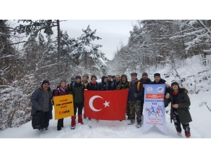 Soğuk Havada Yürüdüler