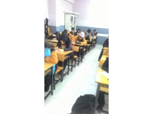 Bakan Selçuk’un Sözünden Etkilenen Lisede Gözetmensiz Sınav