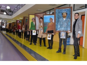 Yürüyen Ve Konuşan Tablolar