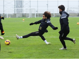 E.yeni Malatyaspor’da Boutaib Mısır’a, Sadık Fenerbahçe’ye Gidiyor