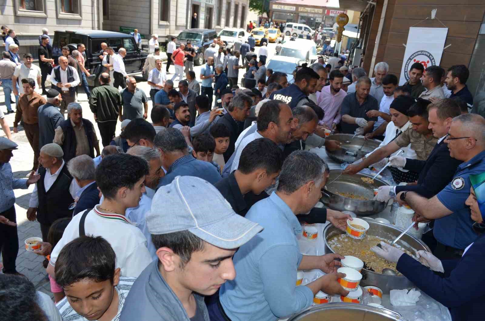 bulanik-ta-5-bin-kisiye-asure-ikram-edildi