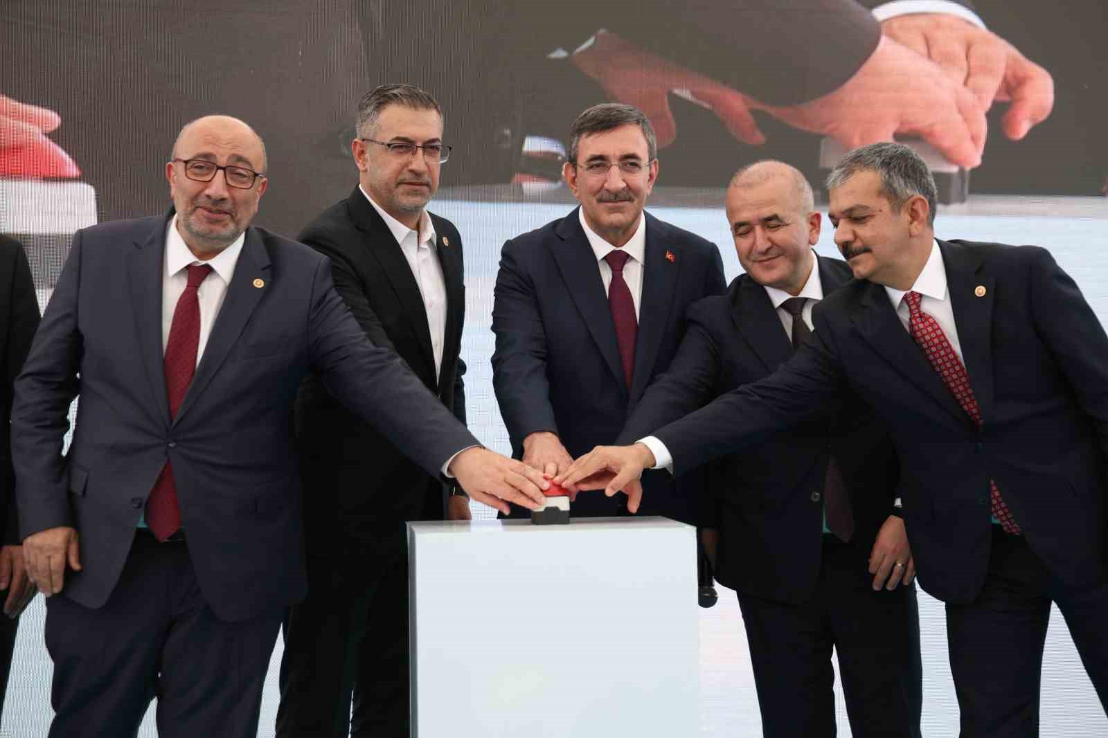 cumhurbaskani-yardimcisi-yilmaz-saglikta-erisimin-en-guclu-oldugu-ulkelerden-birisiyiz