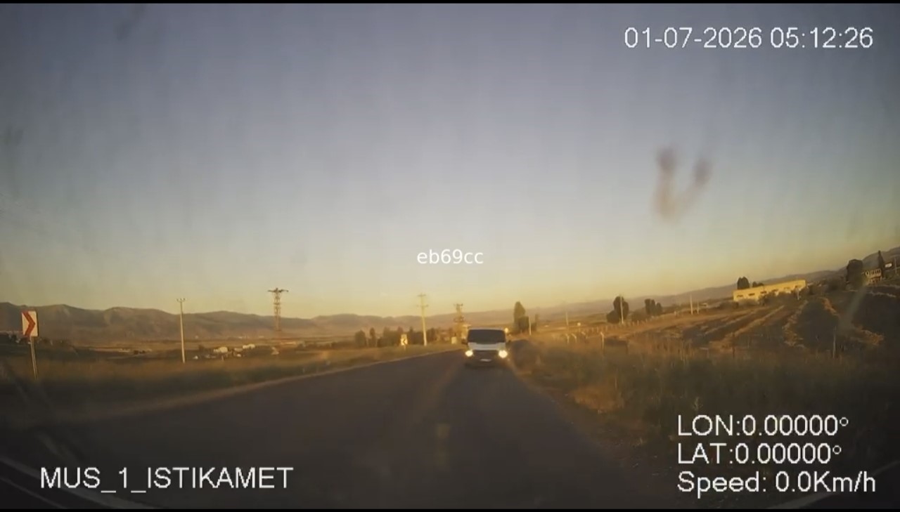 mus-ta-ters-yonde-ilerlerken-ambulansin-kamerasina-takilan-surucuye-ceza