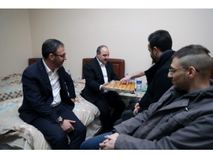 Bakan Kasapoğlu Ve Bakan Varank, Ankara Gölbaşı’nda Bulunan Kyk Öğrenci Yurtlarına Sürpriz Ziyaret Gerçekleştirdi