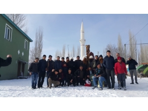 Teneke Çalıp Deve Oynattılar