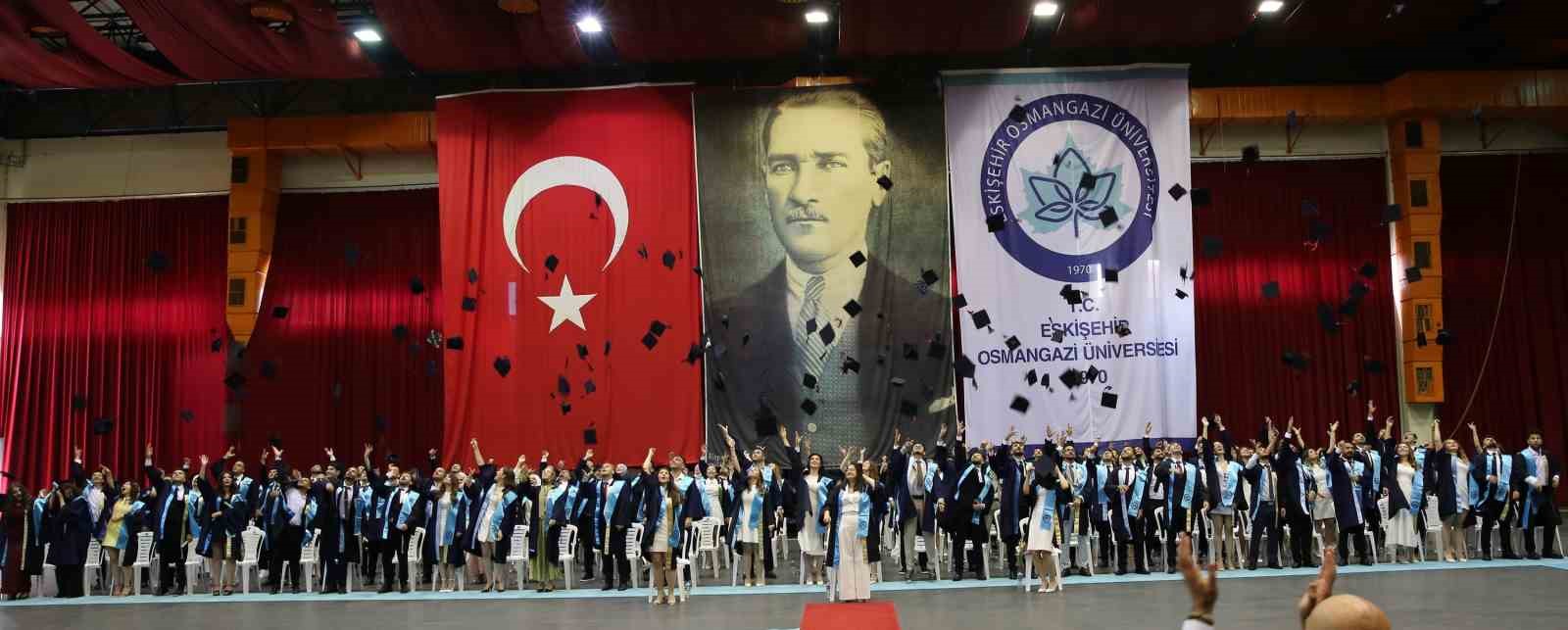 esogu-dis-hekimligi-fakultesi-2026-mezunlarini-verdi