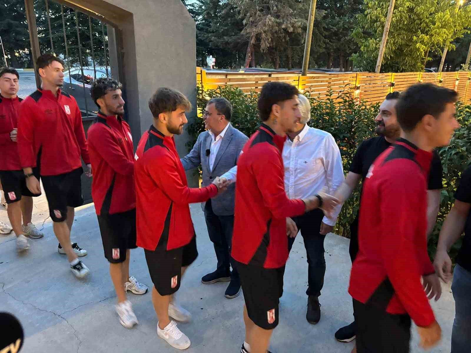 baskan-hakan-sehirli-den-balikesirspor-a-tam-destek