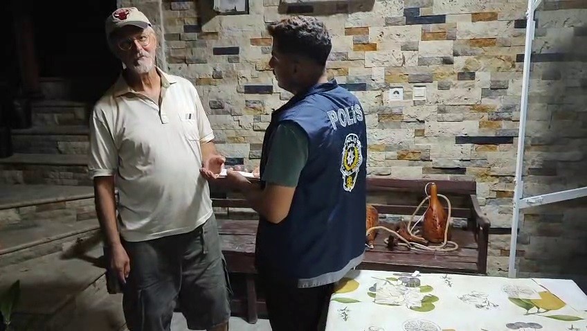 kaybettigi-emekli-maasindan-umudu-kesen-vatandasin-parasini-polis-sahibine-ulastirdi