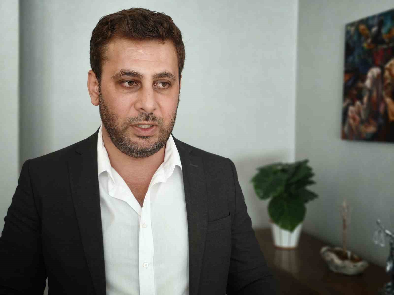 ahmet-hakligor-ev-sahibi-tribununde-farkli-bir-forma-giymek-kanuna-aykiri