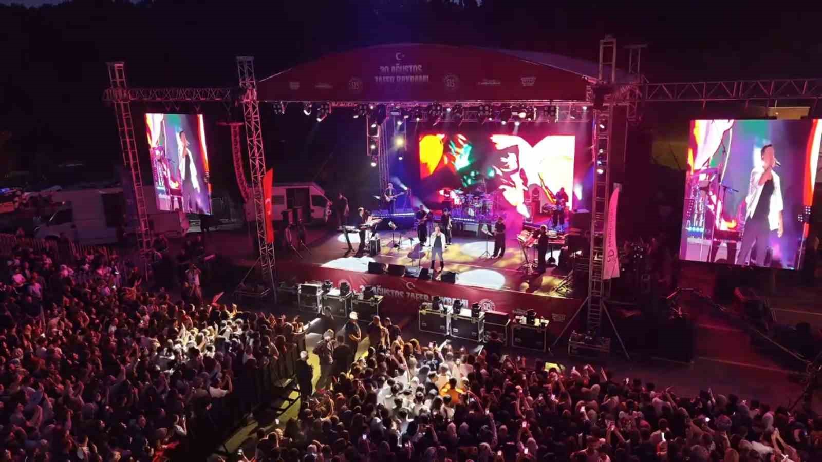arnavutkoy-de-30-agustos-zafer-bayrami-coskuyla-kutlandi
