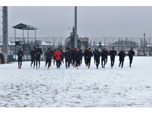 Herkes Kampta Onlar Tesislerde Çalışıyor