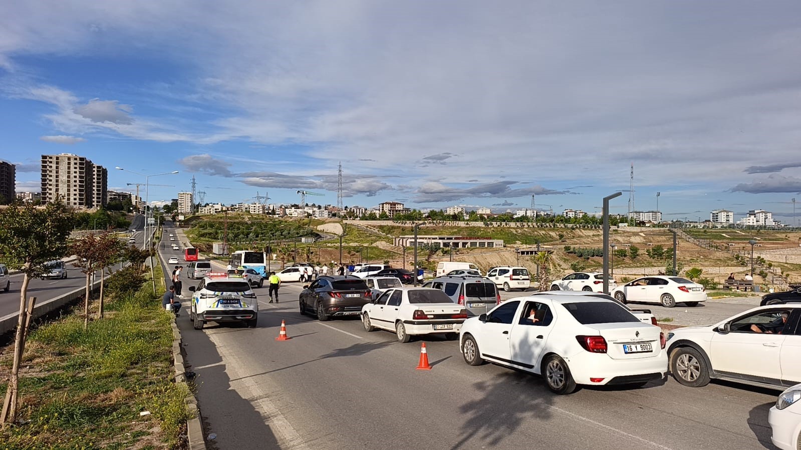 otomobil-ile-minibus-carpisti-1-yarali