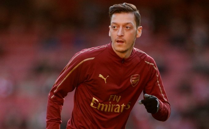Mesut Özil'in Menajerinden Transfer Için Nokta