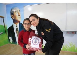 En Uzak Köyleri Seçip Öğrencileri Donattılar