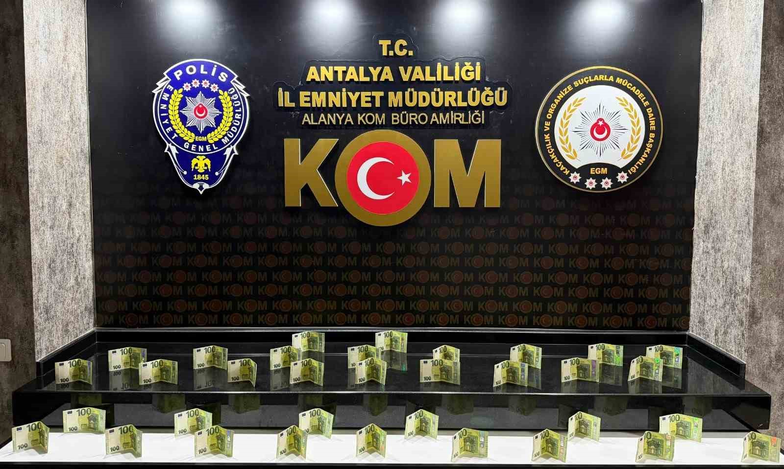 antalya-da-22-adet-kacak-tarihi-eser-yakalandi