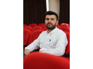 Yeni Yüzyılın Eğitim Girişimcisi Bir Üniversite Öğrencisi