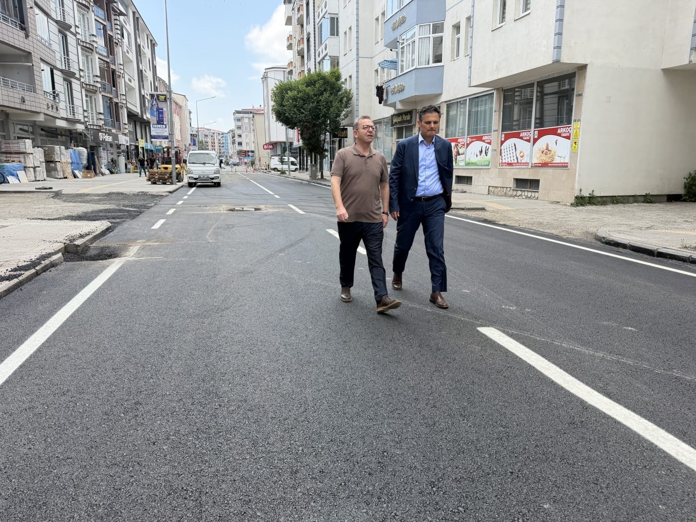 vali-ziya-polat-cumhuriyet-caddesi-ndeki-yol-calismalarini-yerinde-inceledi