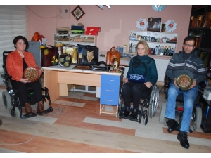 Manisa’da 3 Engelliye ’Devlet Sanatçısı’ Onuru